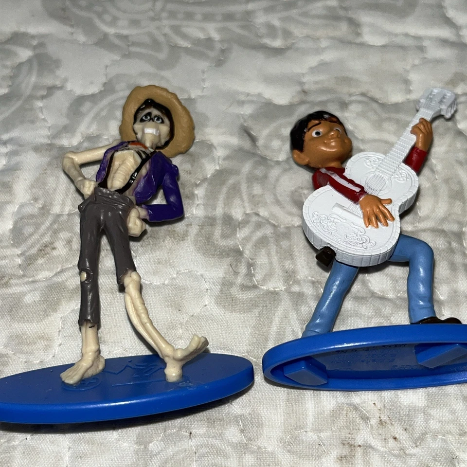 Disney Lote 19 FIGURAS PERSONAJES + ACCESORIOS Monstruos Sonic Frozen Coco Etc. Foto 2 de 4