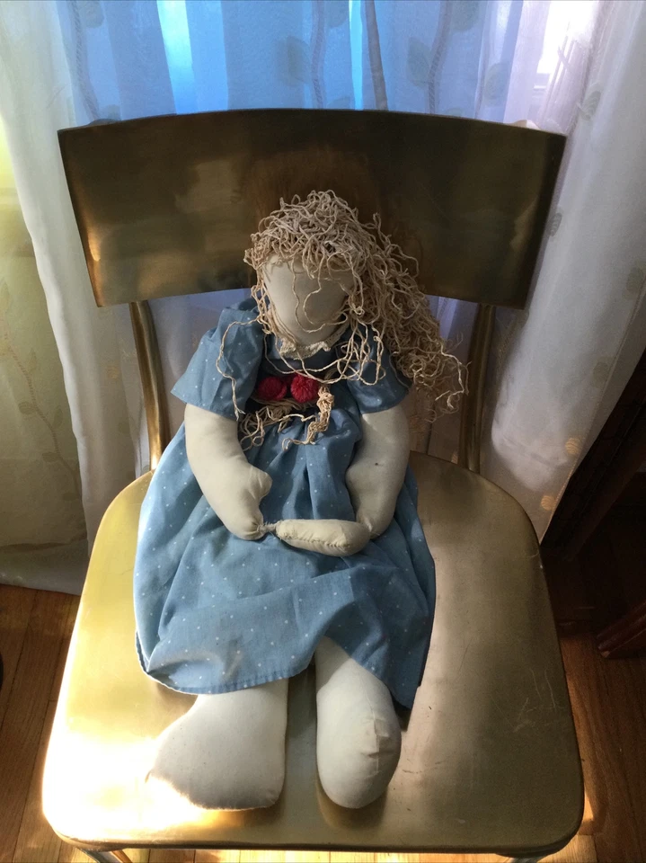 Vintage Art Primitive Amish Folk Faceless Doll Handmade Handcrafted Amish Cloth - Image 2 of 4