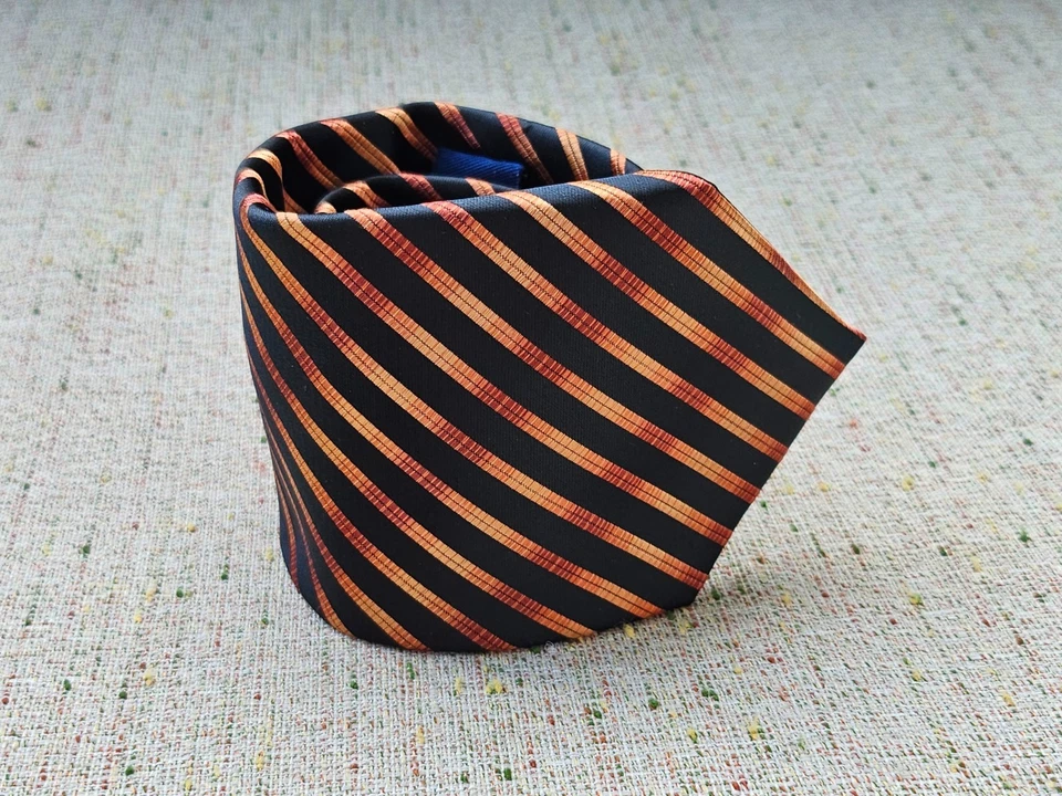 Corbata John Ashford Hombre Rayas Negra/Dorada Clásica TIE Hecha a Mano Foto 4 de 4