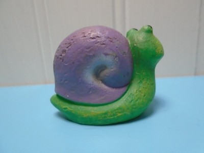 HAND PAINTED SNAIL 1.25'' X 2'' MINI GARDEN FIGURE (MA1084B)