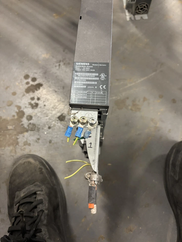 UNIDAD SIEMENS 6SL3120-2TE13-0AA0 SINAMICS 6SL3120-2TE13-0AA0 USADA Foto 2 de 3