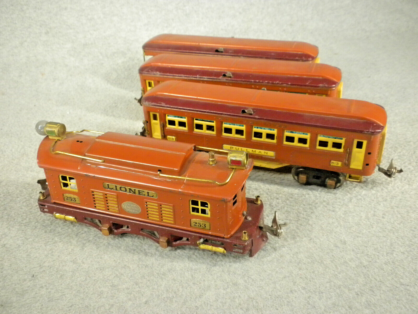Lionel # 253 Electric & 613, 613 & 614 Passenger Cars - Tested - Not running