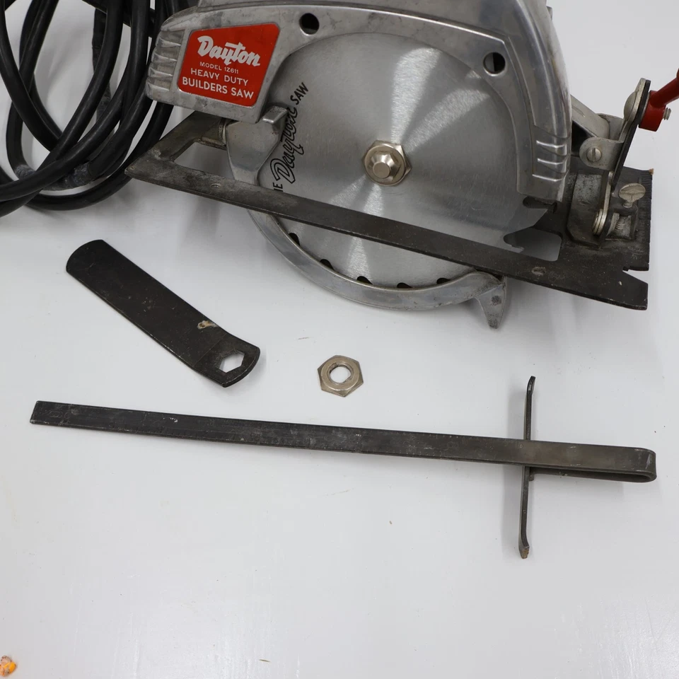 Sierra circular para constructores Dayton Power Tools 6 3/8 pulgadas modelo 1Z611 manual del propietario RARO Foto 4 de 4