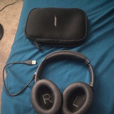 Bose QuietComfort 35 Over the Ear Wireless Headphones - Black