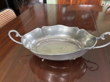 Centrotavola ovale vintage in peltro  CC-BRA con piedini e manici decorativi