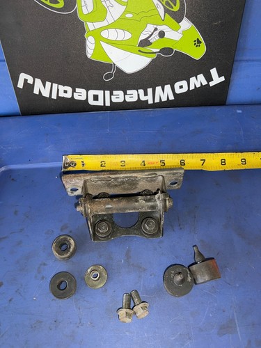 2001-2002 Suzuki gixxer 1000 GSXR 600 750 Gas Fuel tank Bracket mount bolts