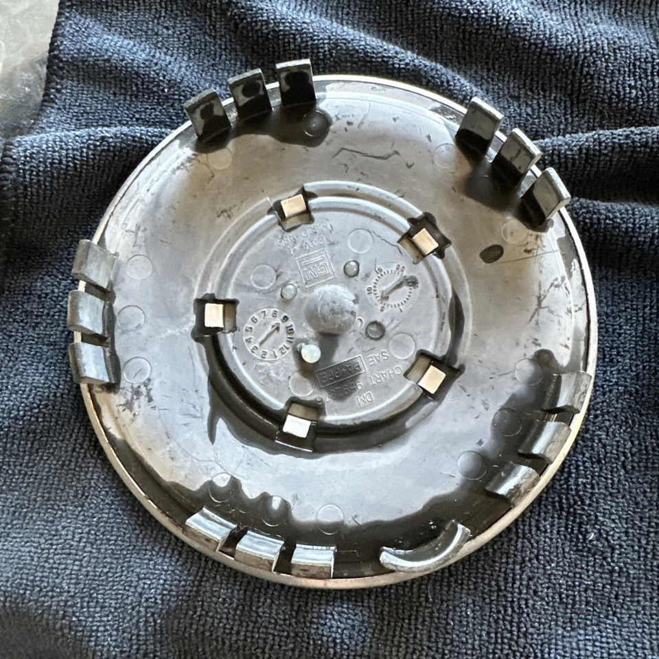 Tapa central de rueda Chevy Impala Monte Carlo 2000-2002 OEM 9592876 Foto 4 de 4