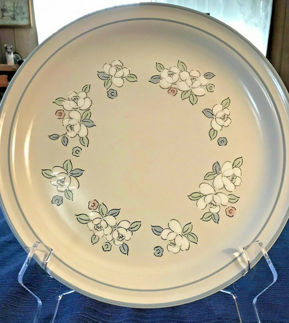 2 Hearthside Chantilly Stoneware Fleur de Lune Dinner Plates Excellent