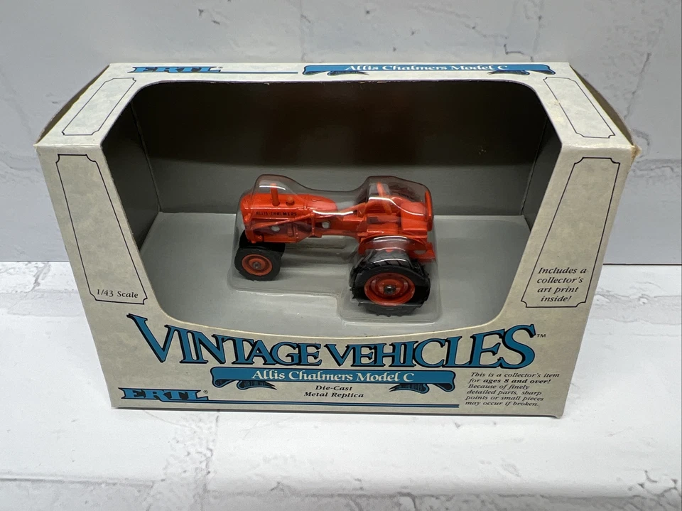 Ertl Vintage Vehicles 1/43 Scale Tractors Allis Chalmers, Massey Harris And I.H. - Image 2 of 4