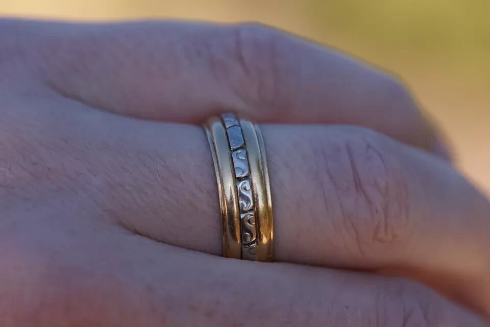 14k Solid Two Toned Gold Men's Wave Pattern Thick… - image 8