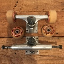 Camions de skateboard Thunder Team, argent, paire/lot de 2 camions 147 roues Spitfire