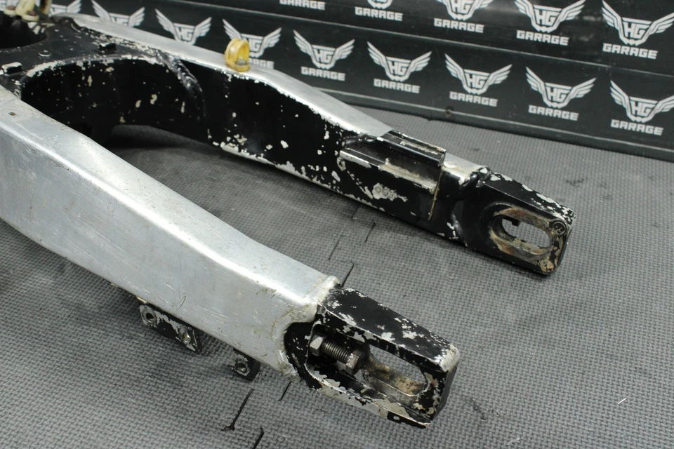 1997 HONDA CR250R OEM SWINGARM SWING ARM SUSPENSION 52200-KZ3-B00 NEEDS REPAIR! - Image 4 of 4