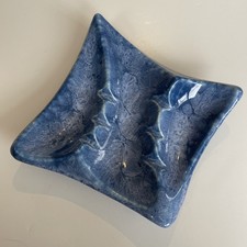 Cenicero de cigarrillos McCoy Pottery Mt Clemens vintage con patas azul púrpura #910 EE. UU.
