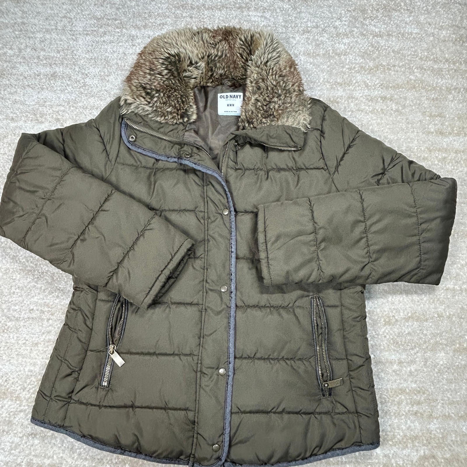Old Navy Puffer Jacket Womens M Faux Fur Collar Olive Short Quilted Zipper