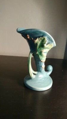 Roseville Vintage Blue Bushberry Cornucopia vase #153-6 - Image 1 of 4