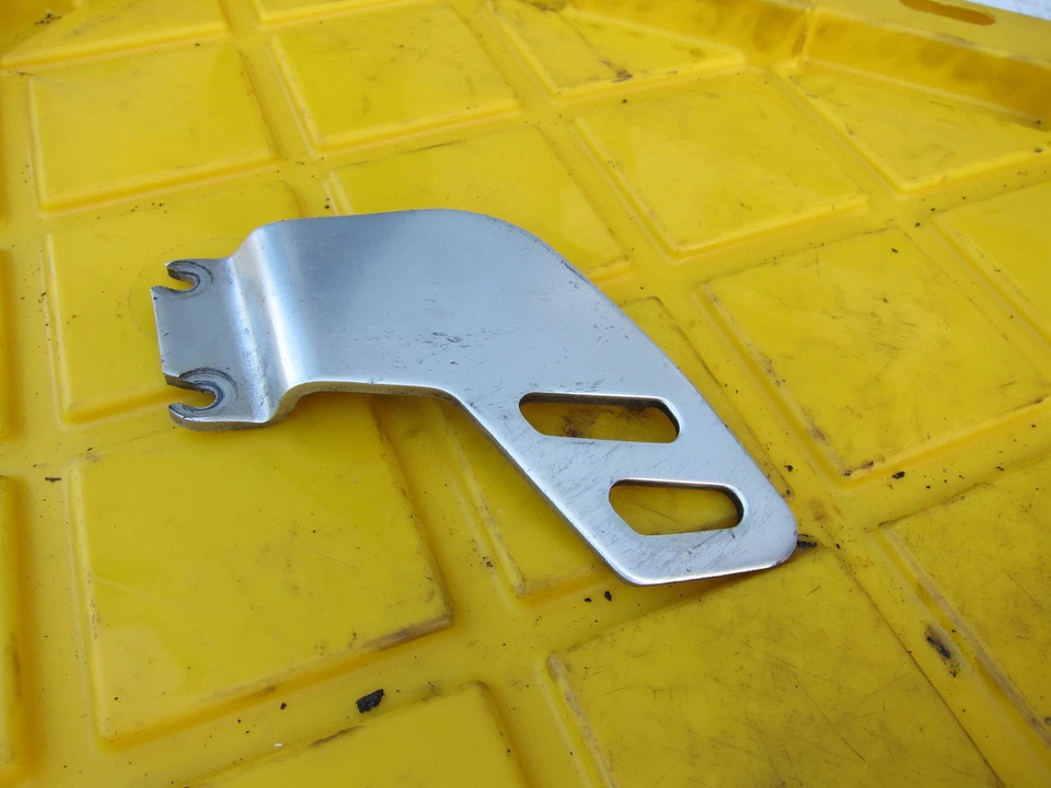 Yamaha FZR 400 1989 OEM juego trasero derecho cubierta de protección del talón Foto 4 de 4