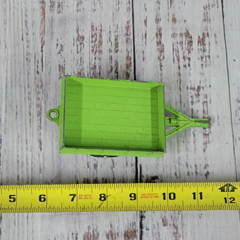 Remolque/carro Hubley Kiddie Toys de colección fundido a presión verde lima con enganche delantero y trasero Foto 2 de 4