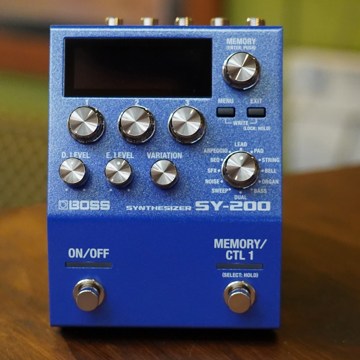 BOSS SY 200 Synthesizer Guitar synthesizer effects Brand New Ship