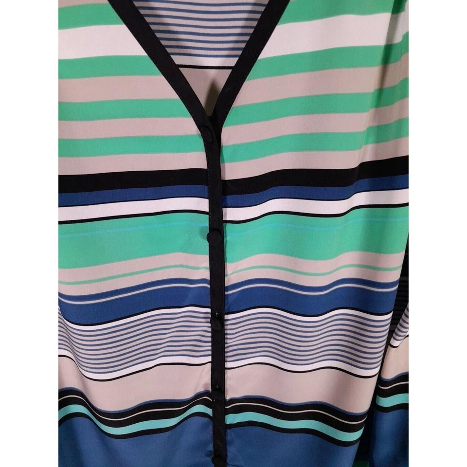 Top Style Co para mujer grande con botones azul verde multicolor a rayas Foto 3 de 4