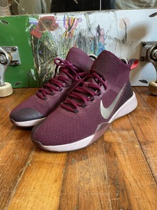 nike zoom strong 2