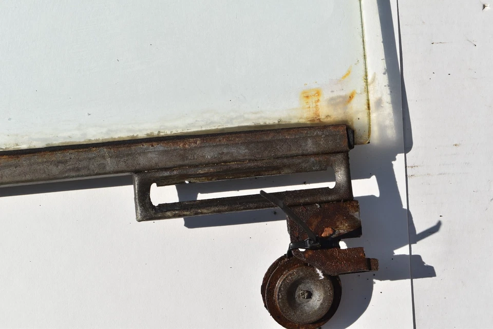 Dodge D24 Custom Deluxe 1948 puerta trasera izquierda ventana vidrio conductor Mopar 48 agrietado Foto 4 de 4