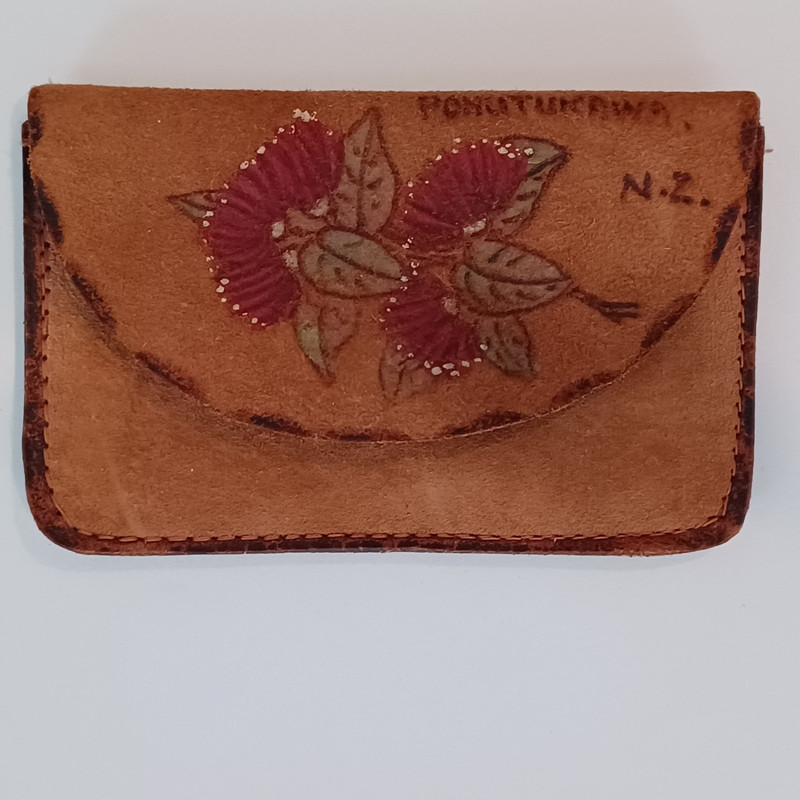 NEW ZEALAND LEATHER SOUVENIR COIN CARD PURSE - PONUTUKAWA