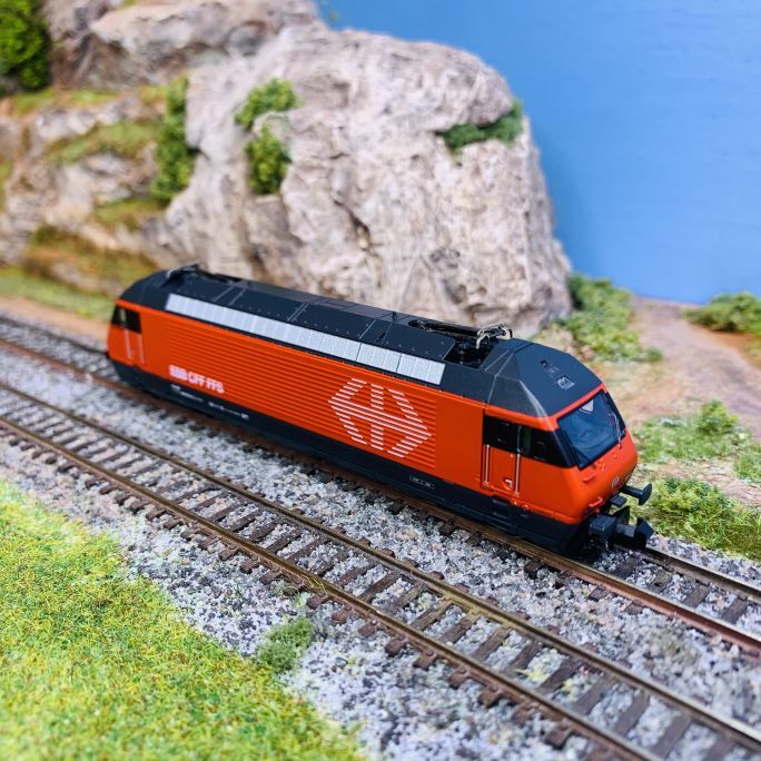 Locomotive Re 460 CFF Fleischmann 757001 pour circuit digital N