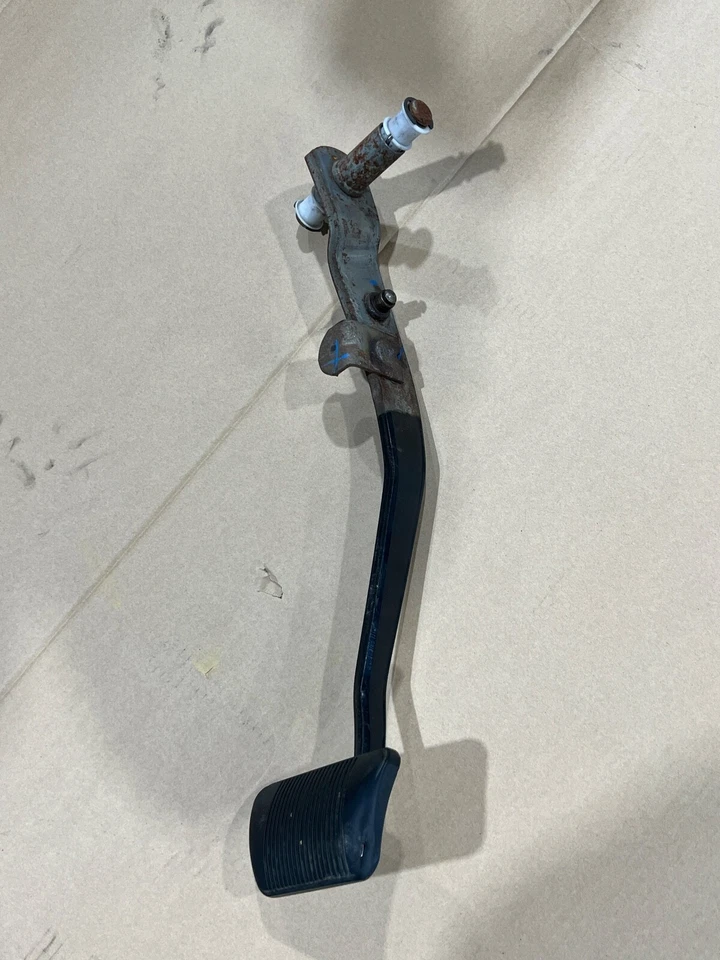 Pedal de freio 2008 Dodge Ram 2500 3500 77179 - Imagem 2 de 3