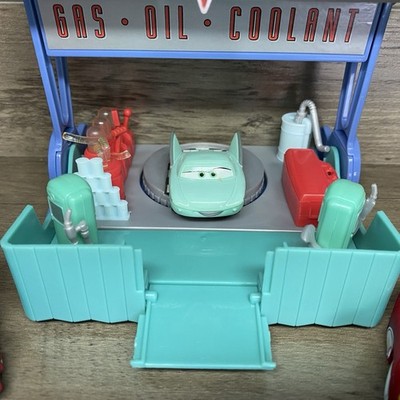 Disney Pixar Cars Mini Adventures Flo's V8 Cafe Playset w/ 3 Cars