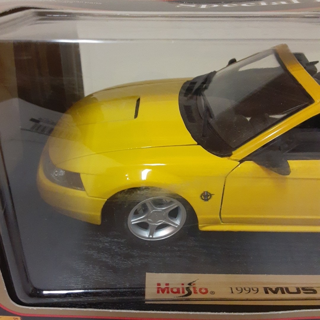 Maisto 1:18 1999 Ford Mustang GT Convertible Yellow Diecast Model