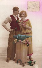 CP ST ELOI FORGERON MARTEAU ENCLUME FEMME ROSES FLEURS COUPLE - 52051