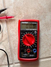 EverStart  300V Digital Multimeter 10711WDI - Black and Red Great Condition 