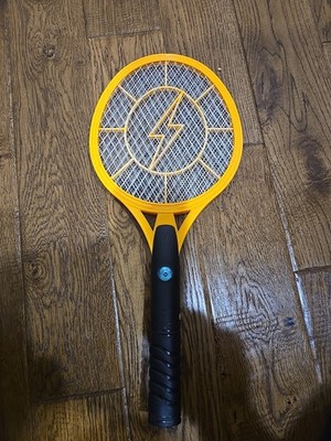 Battery Operated Yellow Electronic Fly Swatter Bug Zapper Racket   New Sealed