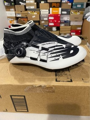 New Balance Men's Sprint Vazee Sigma V2 Spike Running Shoe, White/Black, 4.5 D U