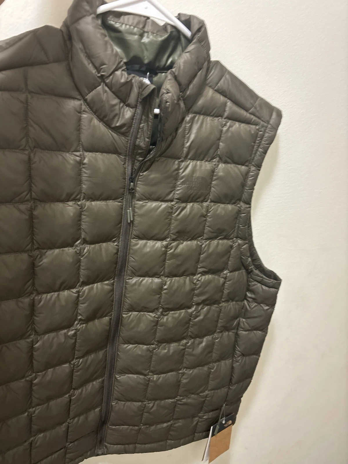 The North Face Thermoball Men's Puffer Jacket Vest, Size XL - Military Olive
Opens in a new window o