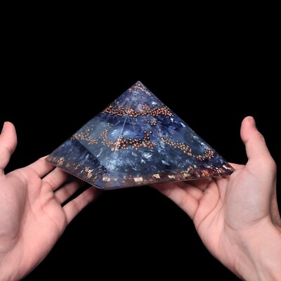 Große Orgonit Pyramide ''Gentiana'' Energetischer Orgon Kristall mit Edelsteinen