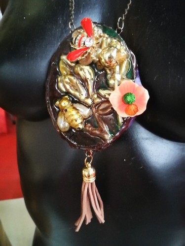 Flower Cameo Necklace Bee Insect Antique Vintage Style Pendant Art Deco Charms - Picture 3 of 24