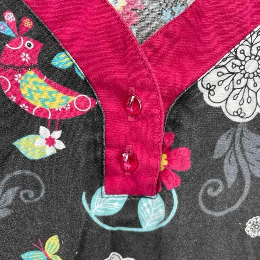 Blusa Médica Médica UA para Mujer Pequeña Negra Floral Pájaro Estampado Boho Bolsillos Foto 3 de 4