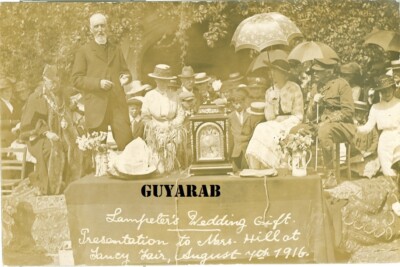 Lampeter's Hochzeitsgeschenk Präsentation an Mrs. Hill auf der Fancy Fair, 7. August 1916