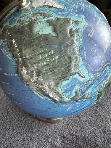 Brookstone Land und Meer Weltkugel, blauer Ozean erhöhtes Relief 8" Durchmesser 12" Höhe - Bild 6 von 16