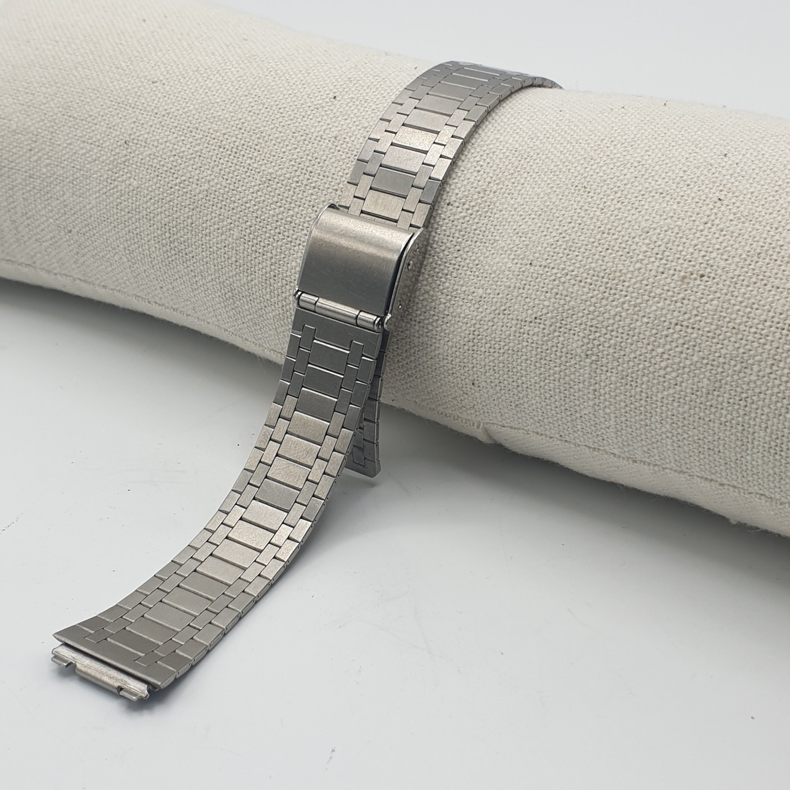 Bracelet montre 18mm argenté vintage pour un look élégant au quotidien