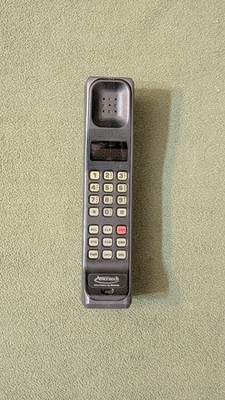 1980s Vintage Brick Cell Phone -Motorola California Mobile Phone Ultra Classic 