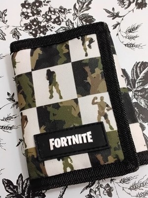 FORTNITE Graphic Wallet, Checkered Hook And Loop Closure To The Zipper