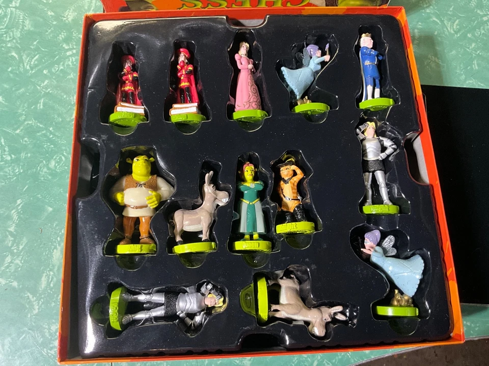 Juego de Ajedrez Shrek Edición Coleccionista Pintado a Mano 2004 Tablero y Juego Incluido Foto 3 de 4