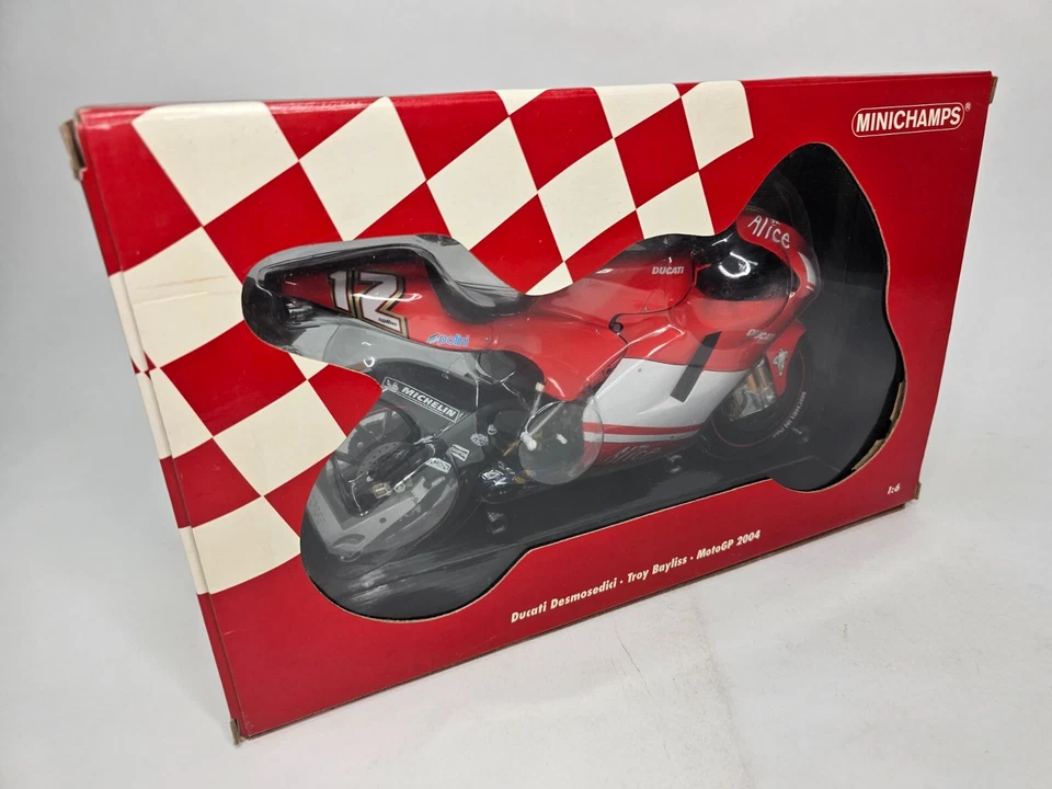 MINICHAMPS Ducati Desmosedici Troy Bayliss MotoGP 2004 1:6 Scale Item: 062040012 — 第 2/4 张图片