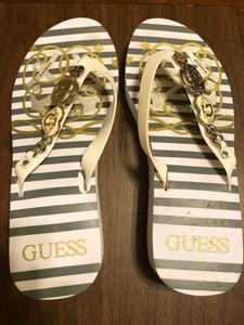 guess white flip flops