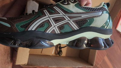 Size 10.5  ASICS GEL QUANTUM KINETICS  shamrock green (FREE SHIPPING)