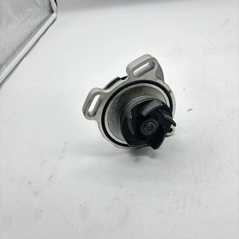 BUGATTI - POMPA ACQUA PER  AUDI 100 5CIL. 035121005- FM-372 Foto 3 de 4