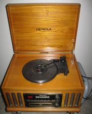 Detrola KM837 Turntable/Radio/CD/Cassette Player Combo