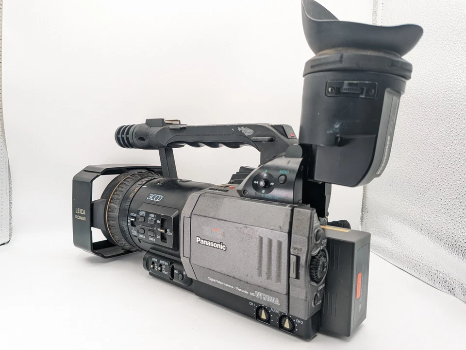 Panasonic AG-DVX100A MiniDV 3CCD Camcorder DVX100A working 1167 hour - Image 2 of 4
